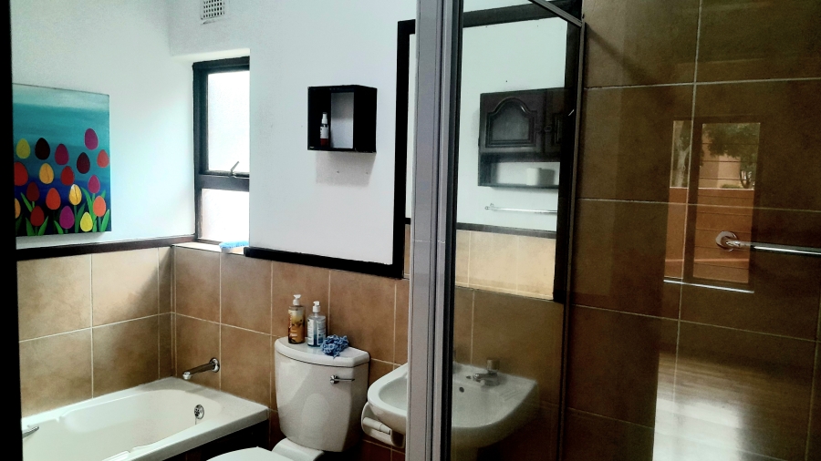 To Let 1 Bedroom Property for Rent in Magaliessig Gauteng