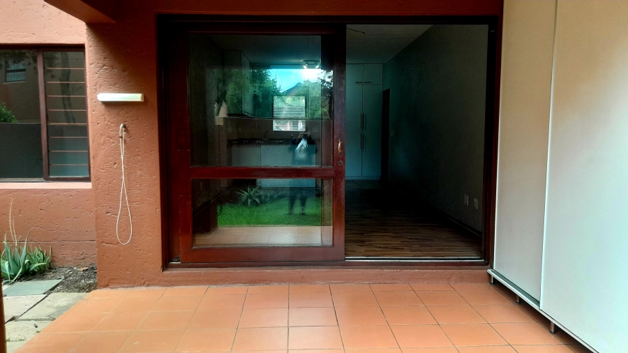 To Let 1 Bedroom Property for Rent in Magaliessig Gauteng