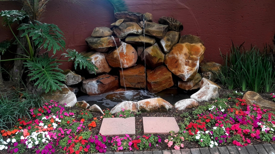 To Let 1 Bedroom Property for Rent in Magaliessig Gauteng