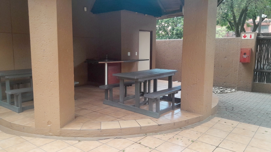 To Let 1 Bedroom Property for Rent in Magaliessig Gauteng