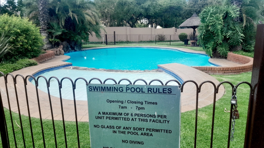 To Let 1 Bedroom Property for Rent in Magaliessig Gauteng