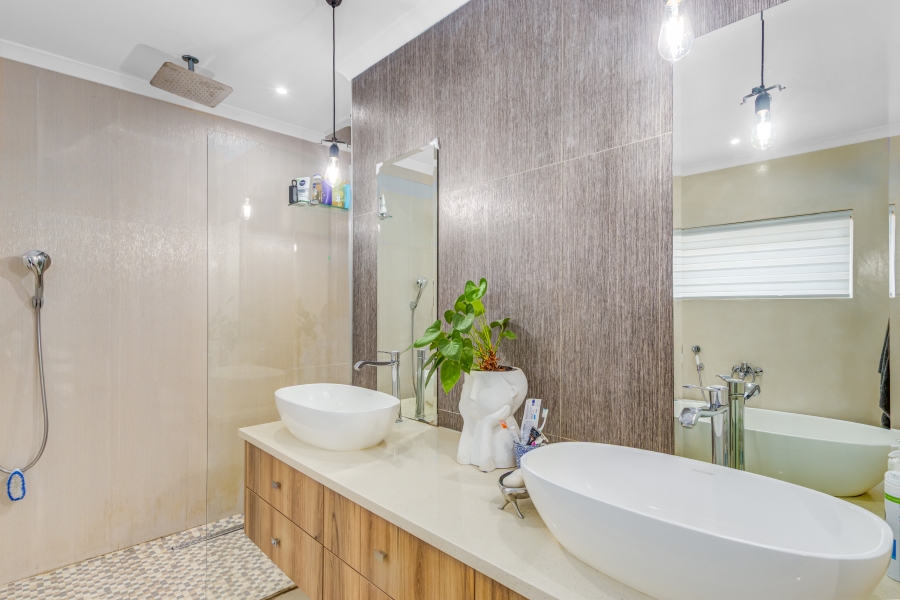 5 Bedroom Property for Sale in Kyalami Estates Gauteng