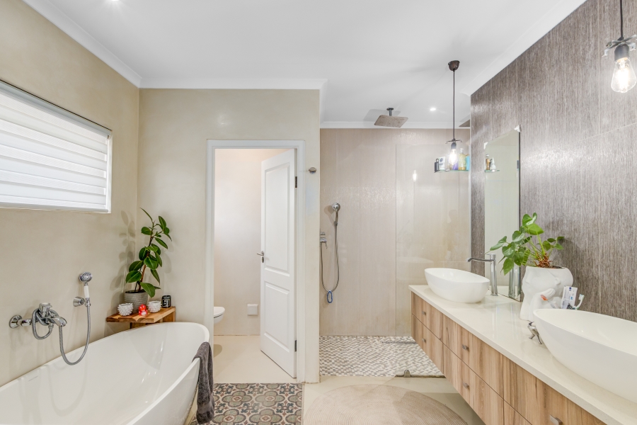 5 Bedroom Property for Sale in Kyalami Estates Gauteng