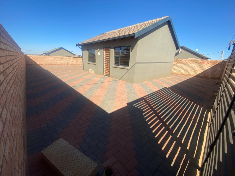 2 Bedroom Property for Sale in Toekomsrus Gauteng