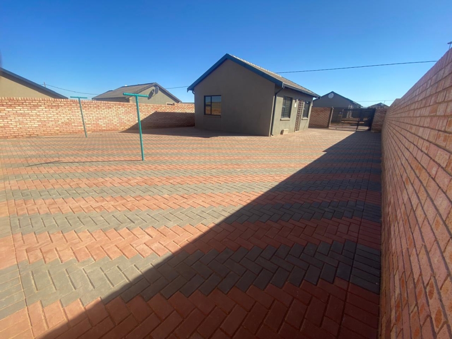 2 Bedroom Property for Sale in Toekomsrus Gauteng