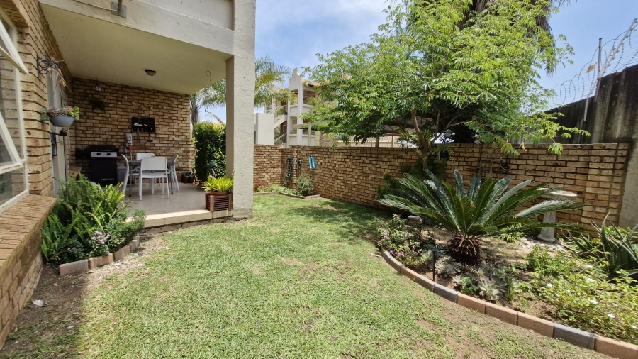 2 Bedroom Property for Sale in Rooihuiskraal North Gauteng