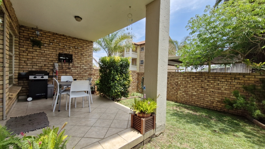 2 Bedroom Property for Sale in Rooihuiskraal North Gauteng