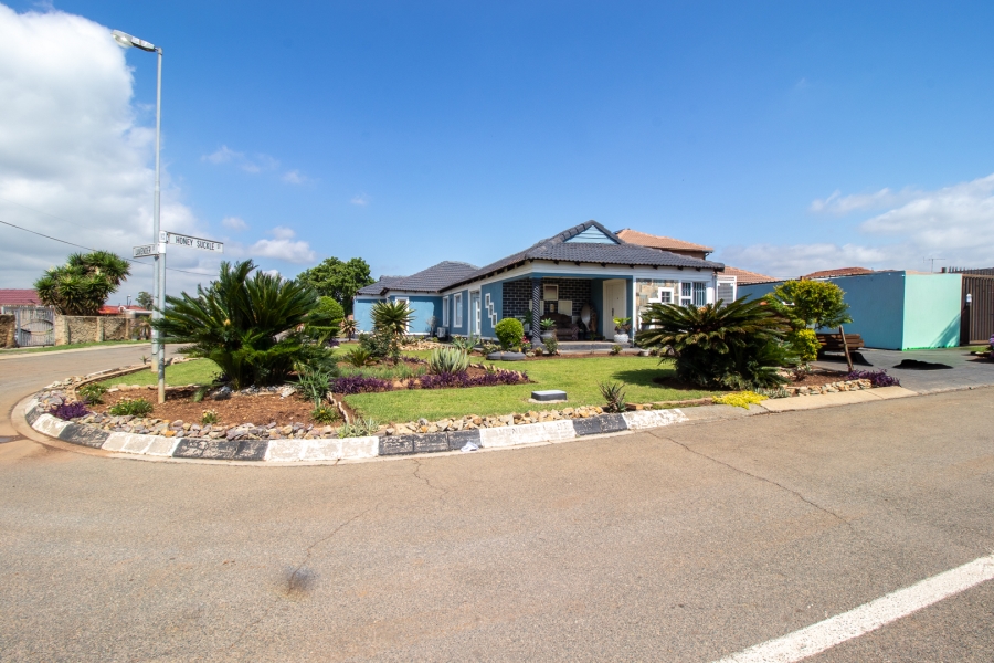 4 Bedroom Property for Sale in Alveda Park Gauteng