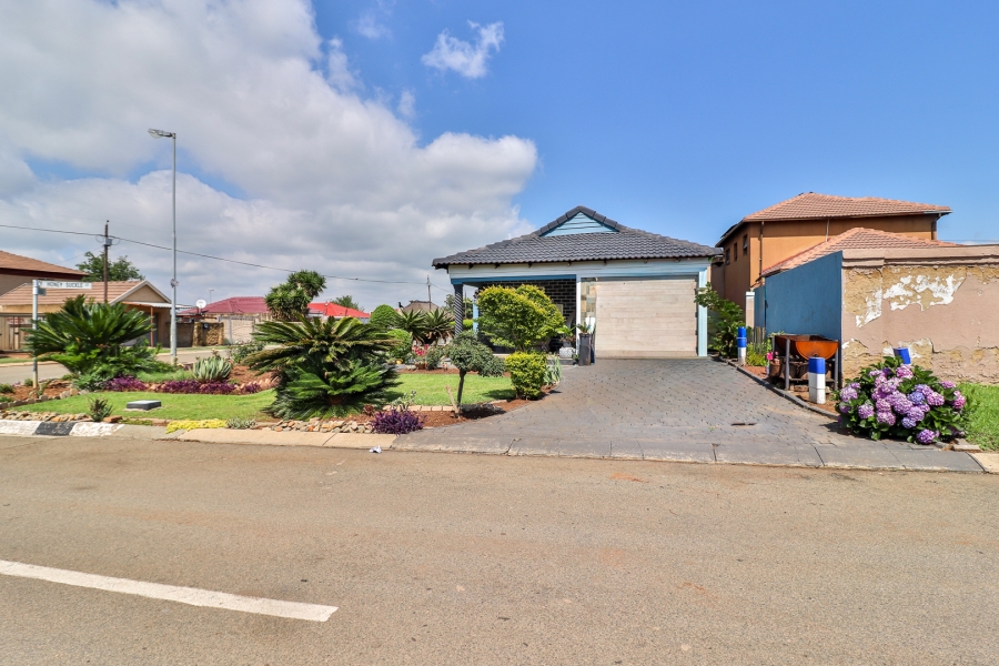 4 Bedroom Property for Sale in Alveda Park Gauteng