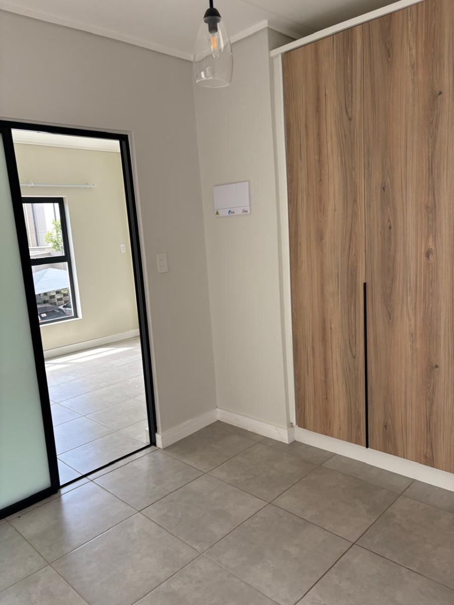 To Let 1 Bedroom Property for Rent in Waterfall Gauteng