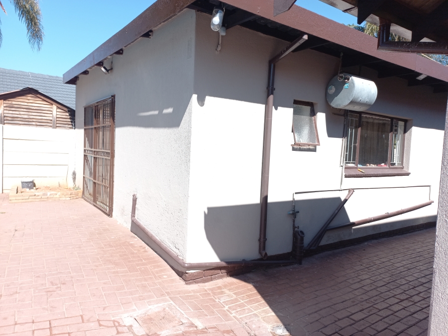 3 Bedroom Property for Sale in Dorandia Gauteng