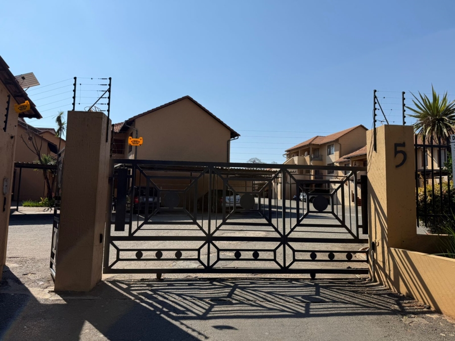 2 Bedroom Property for Sale in Florida Gauteng