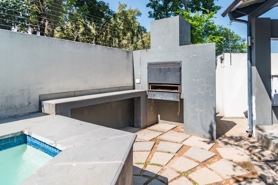 2 Bedroom Property for Sale in Bryanston Gauteng