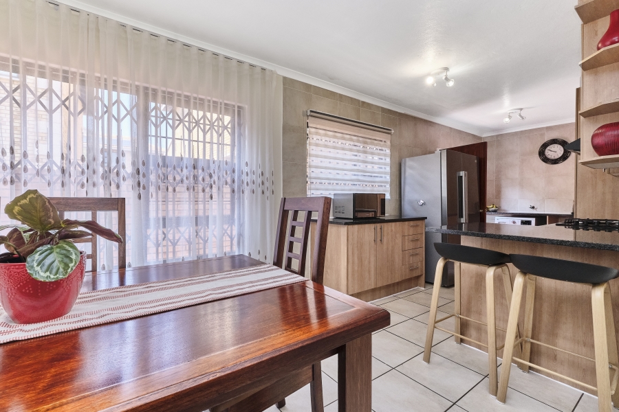 4 Bedroom Property for Sale in Honeydew Manor Gauteng