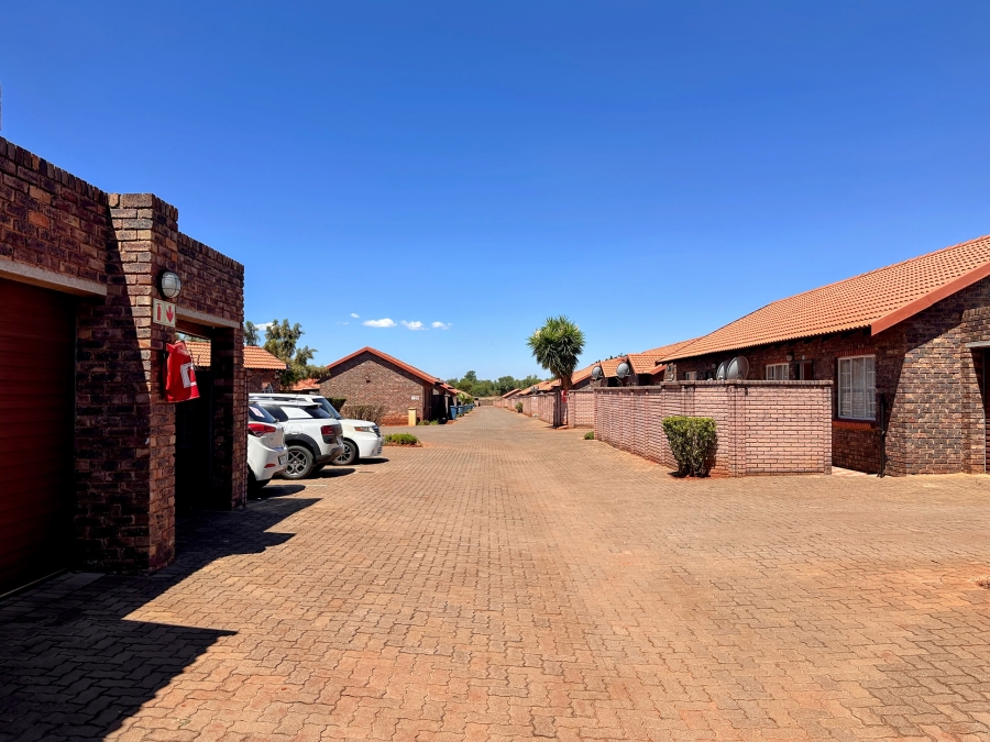 2 Bedroom Property for Sale in The Orchards Gauteng