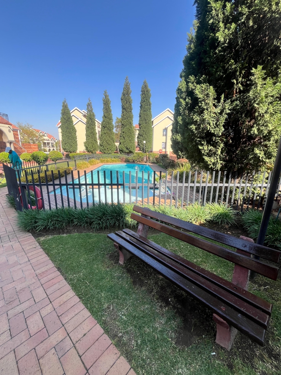To Let 2 Bedroom Property for Rent in Bryanston Gauteng