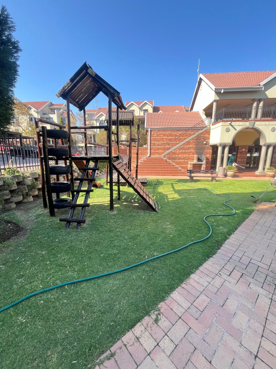 To Let 2 Bedroom Property for Rent in Bryanston Gauteng