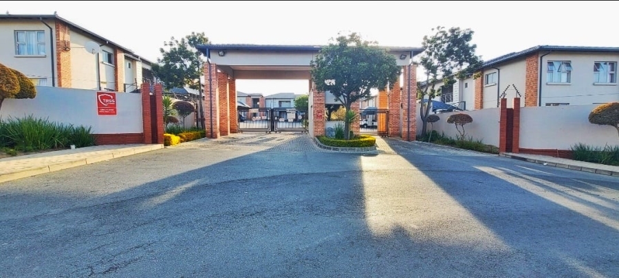 3 Bedroom Property for Sale in Noordwyk Gauteng