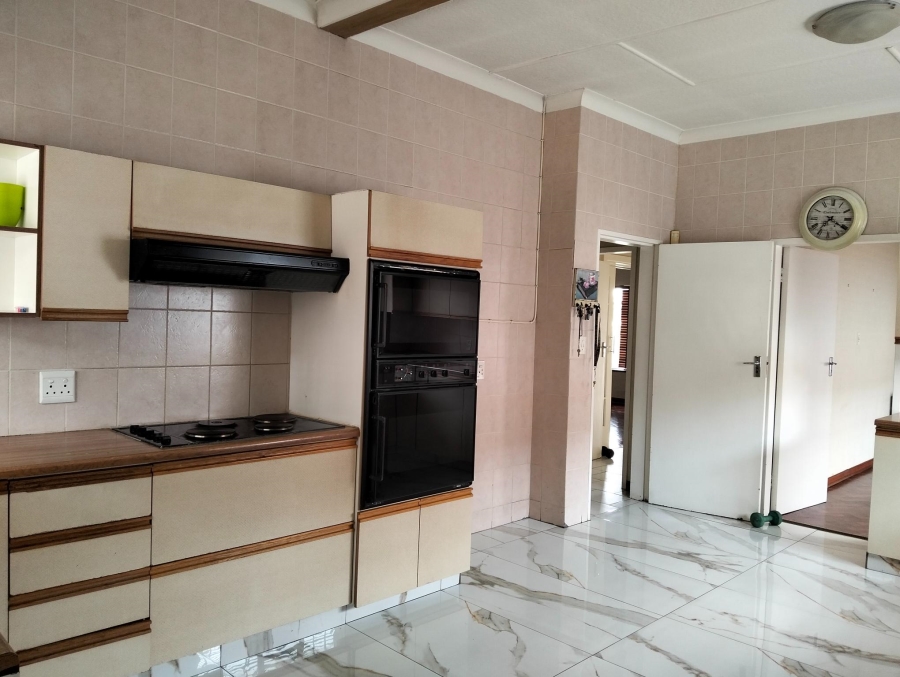 4 Bedroom Property for Sale in Linmeyer Gauteng