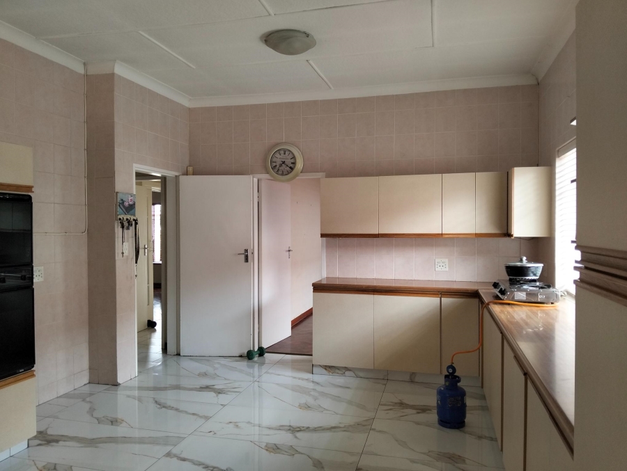 4 Bedroom Property for Sale in Linmeyer Gauteng