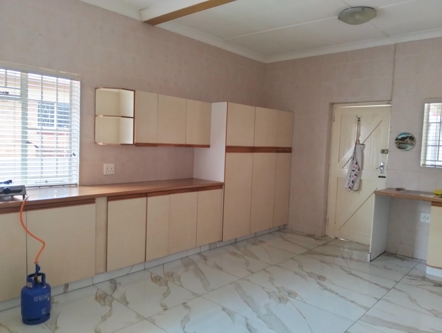 4 Bedroom Property for Sale in Linmeyer Gauteng