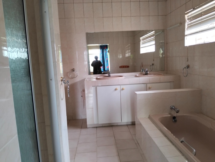 4 Bedroom Property for Sale in Linmeyer Gauteng