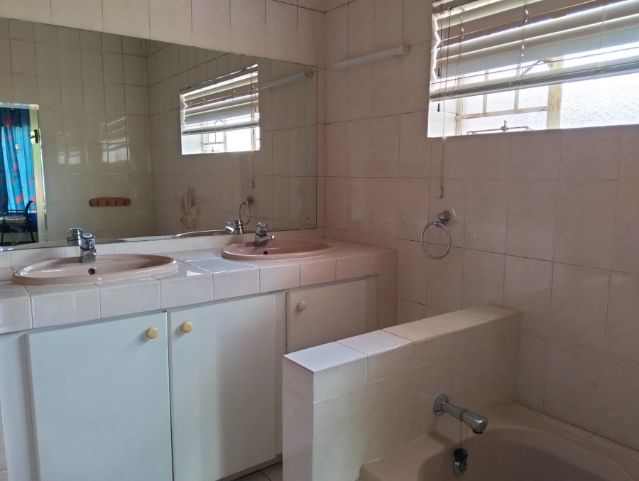 4 Bedroom Property for Sale in Linmeyer Gauteng