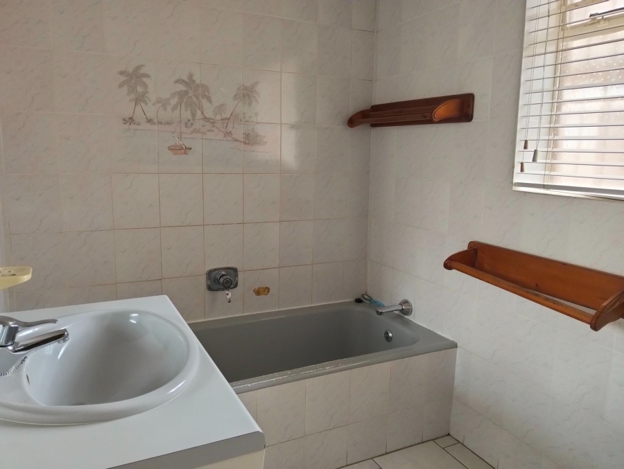 4 Bedroom Property for Sale in Linmeyer Gauteng