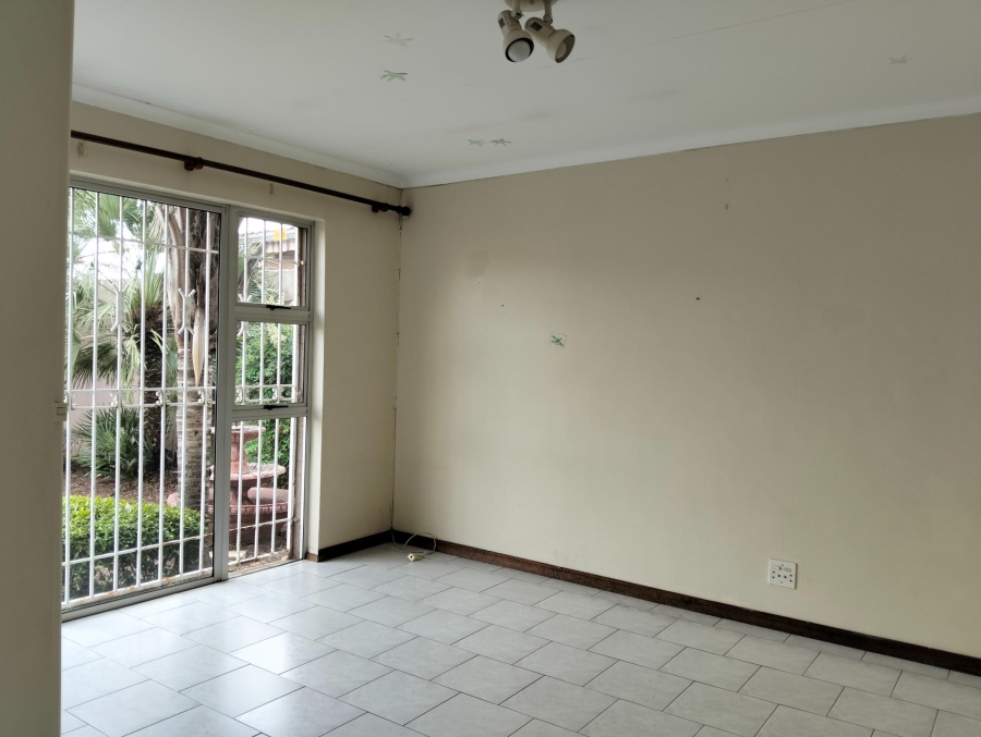 4 Bedroom Property for Sale in Linmeyer Gauteng