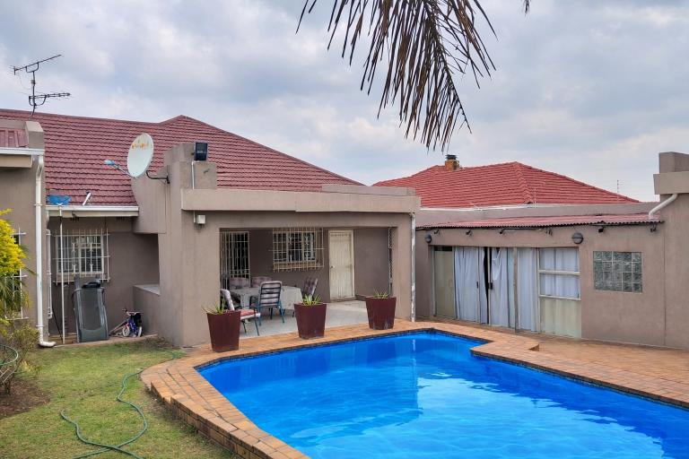 4 Bedroom Property for Sale in Linmeyer Gauteng