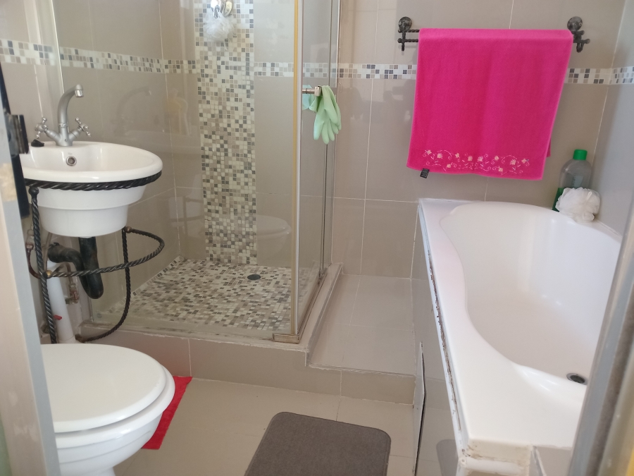 3 Bedroom Property for Sale in Corlett Gardens Gauteng