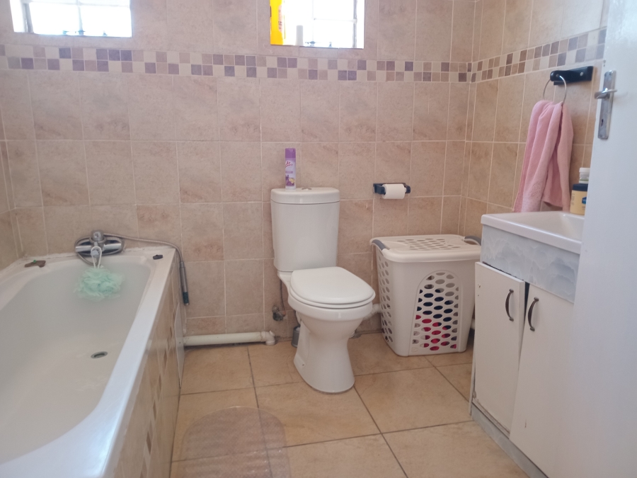 3 Bedroom Property for Sale in Corlett Gardens Gauteng