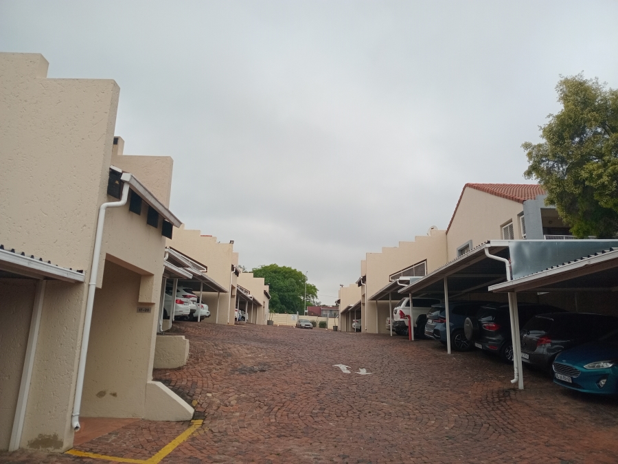 2 Bedroom Property for Sale in Corlett Gardens Gauteng