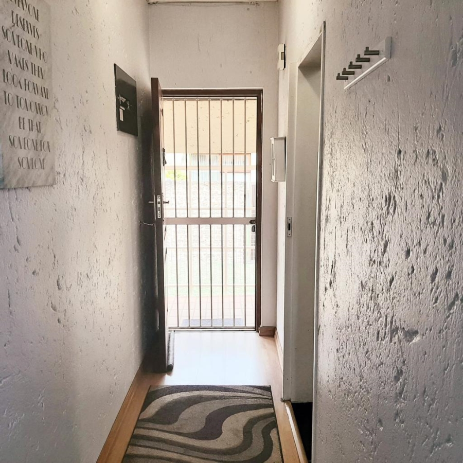 2 Bedroom Property for Sale in Corlett Gardens Gauteng