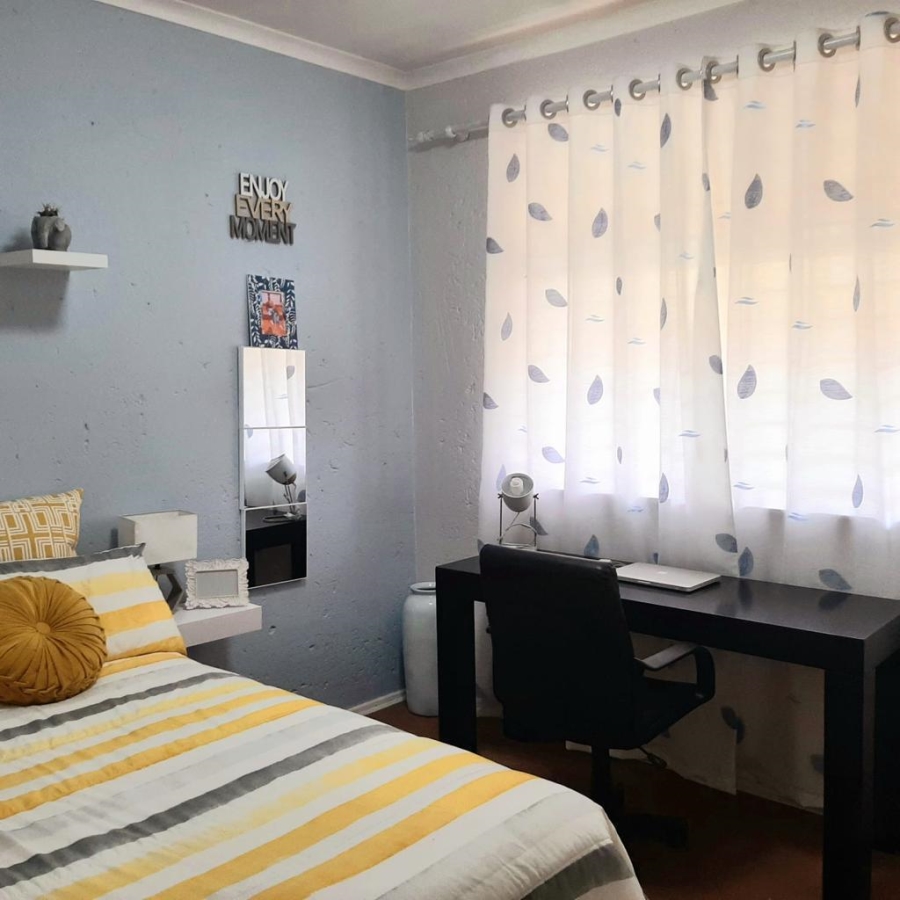 2 Bedroom Property for Sale in Corlett Gardens Gauteng