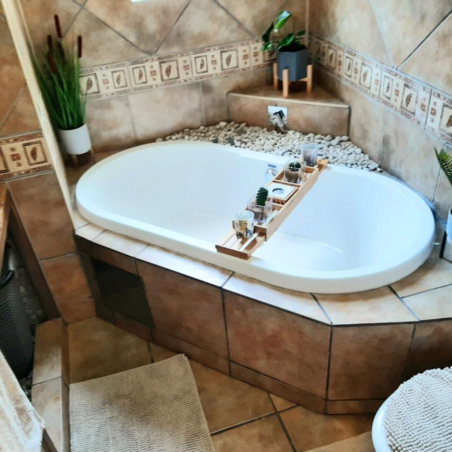 2 Bedroom Property for Sale in Corlett Gardens Gauteng