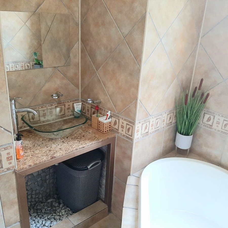 2 Bedroom Property for Sale in Corlett Gardens Gauteng