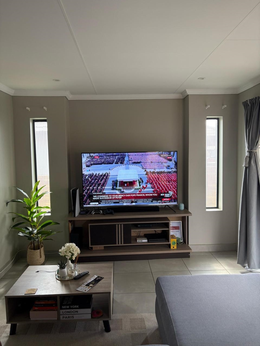 2 Bedroom Property for Sale in Lion Pride Gauteng