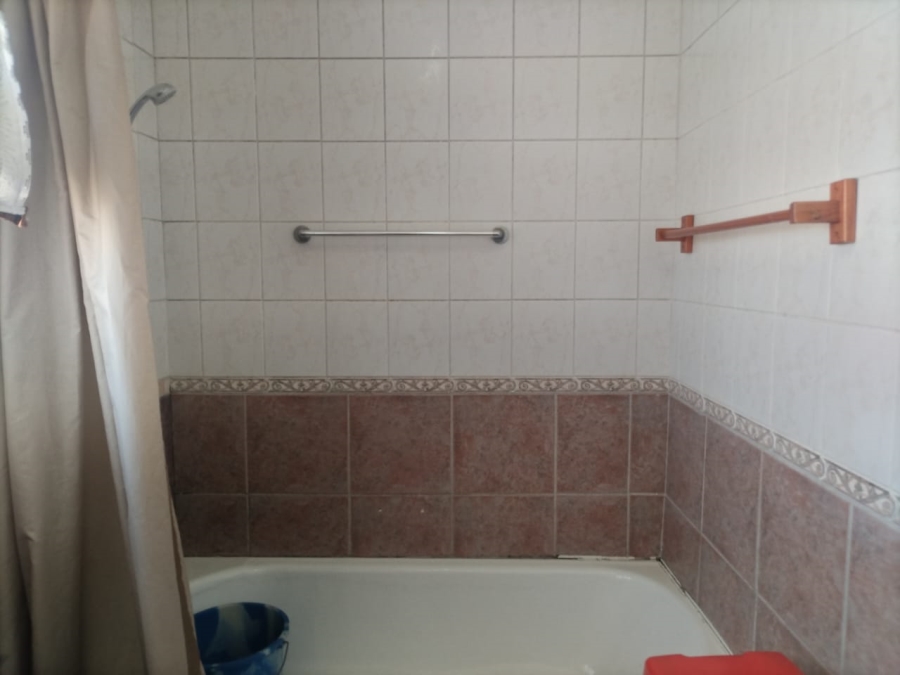 4 Bedroom Property for Sale in Rembrandt Park Gauteng