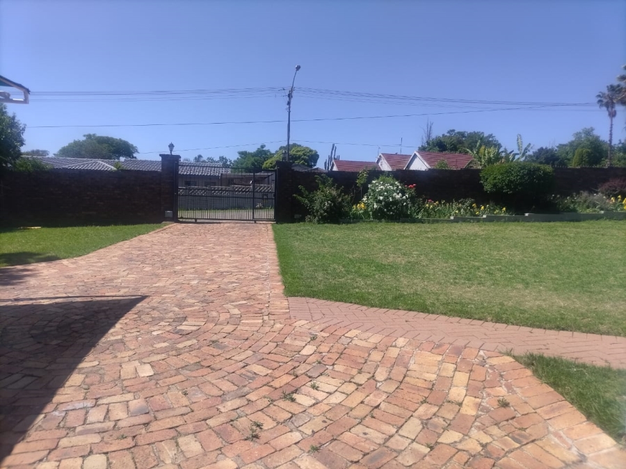 4 Bedroom Property for Sale in Rembrandt Park Gauteng