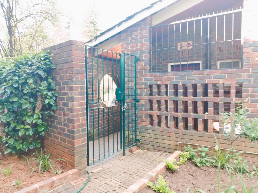 To Let 1 Bedroom Property for Rent in Sandown Gauteng