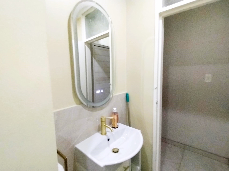 To Let 1 Bedroom Property for Rent in Sandown Gauteng