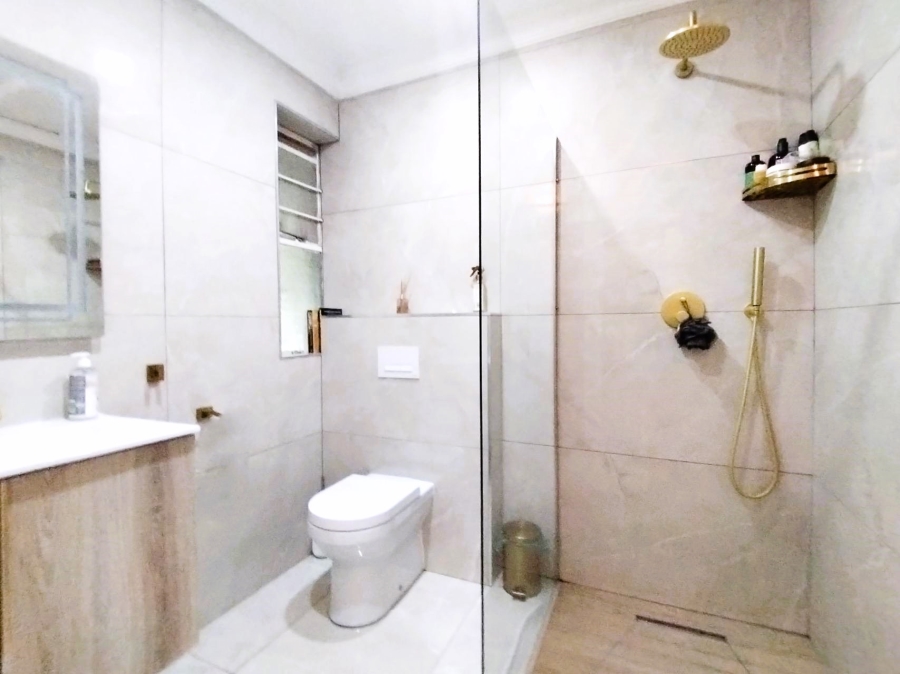 To Let 1 Bedroom Property for Rent in Sandown Gauteng