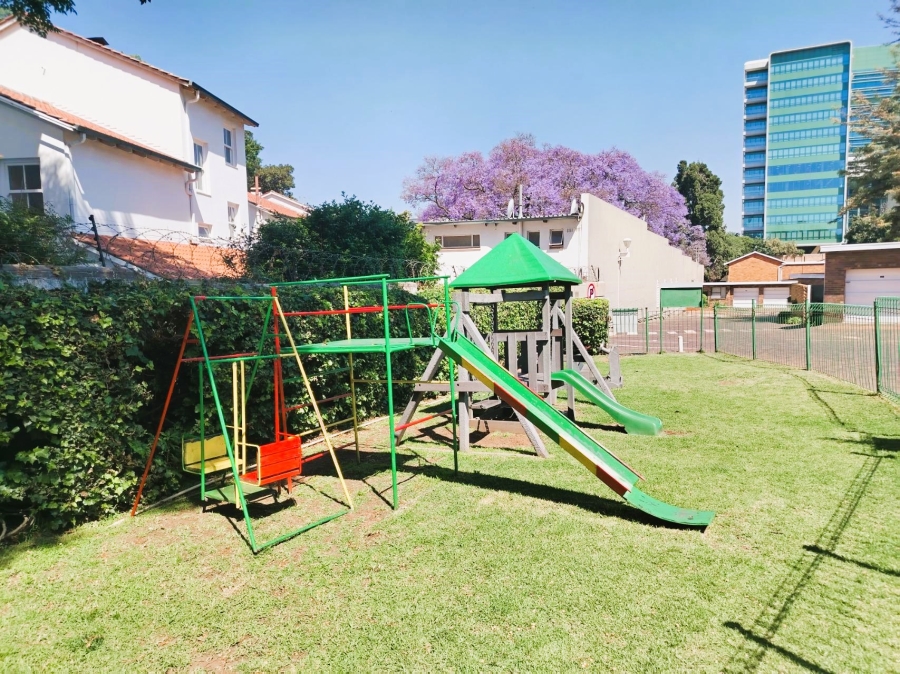 To Let 1 Bedroom Property for Rent in Sandown Gauteng