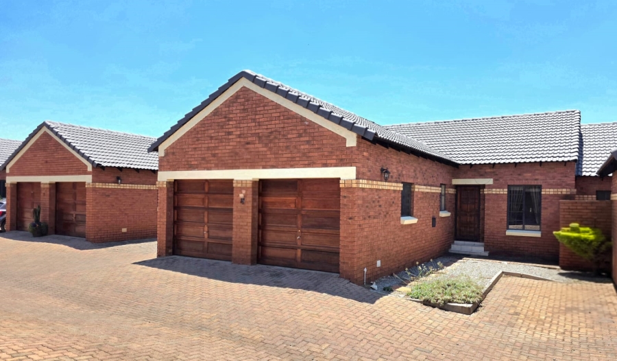 2 Bedroom Property for Sale in Monavoni Gauteng