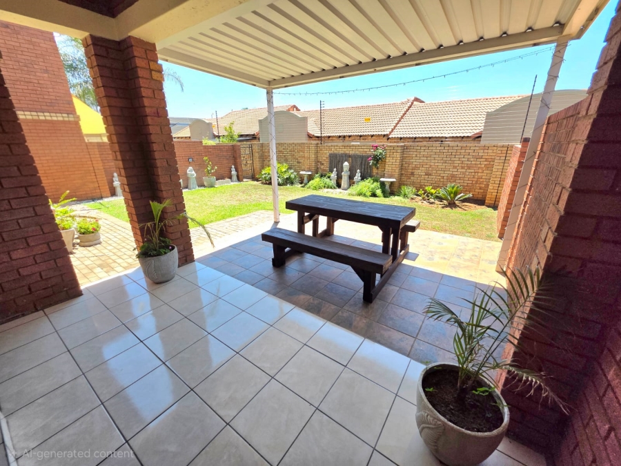 2 Bedroom Property for Sale in Monavoni Gauteng