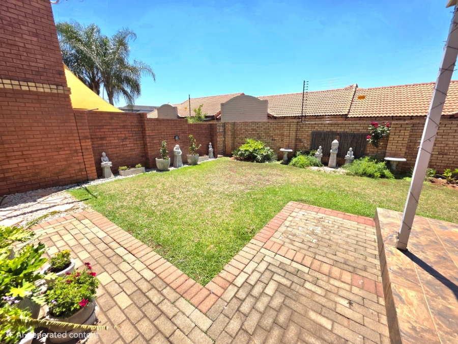2 Bedroom Property for Sale in Monavoni Gauteng