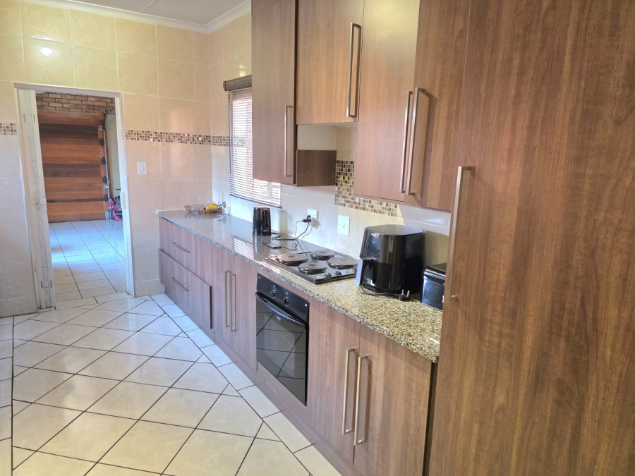 2 Bedroom Property for Sale in Monavoni Gauteng