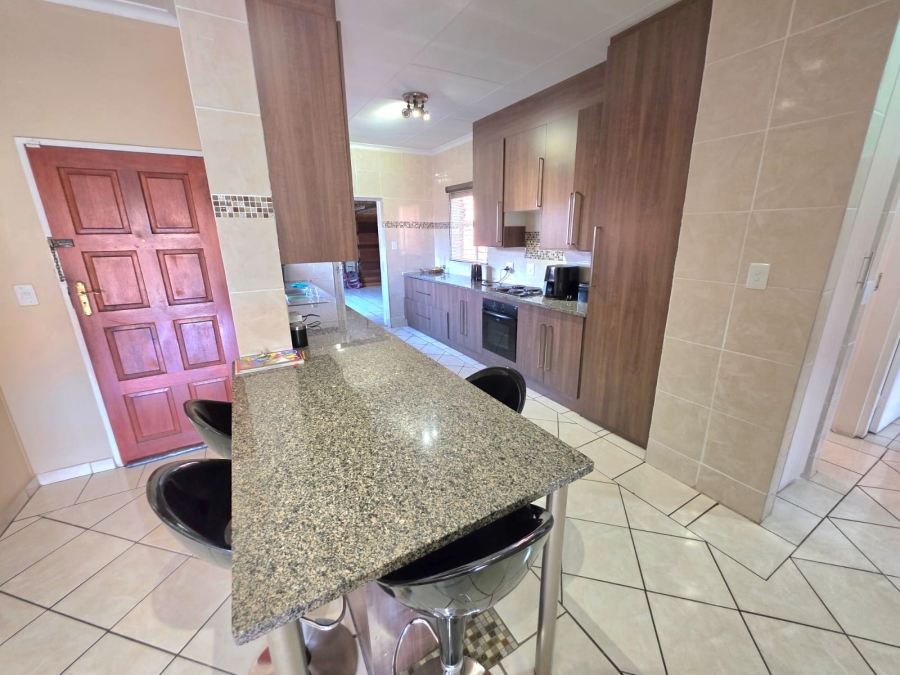 2 Bedroom Property for Sale in Monavoni Gauteng