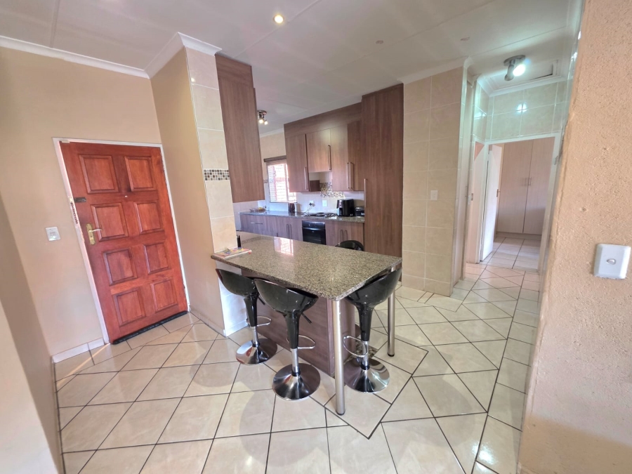 2 Bedroom Property for Sale in Monavoni Gauteng